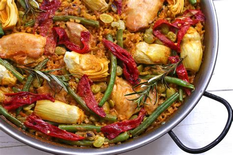  Paella! Một Nồi Hương Vị Địa Trung Hải Tươi Máu Từ Valencia!  